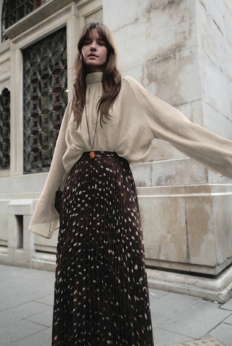 Dik Yaka Dökümlü Bluz Taş - 1