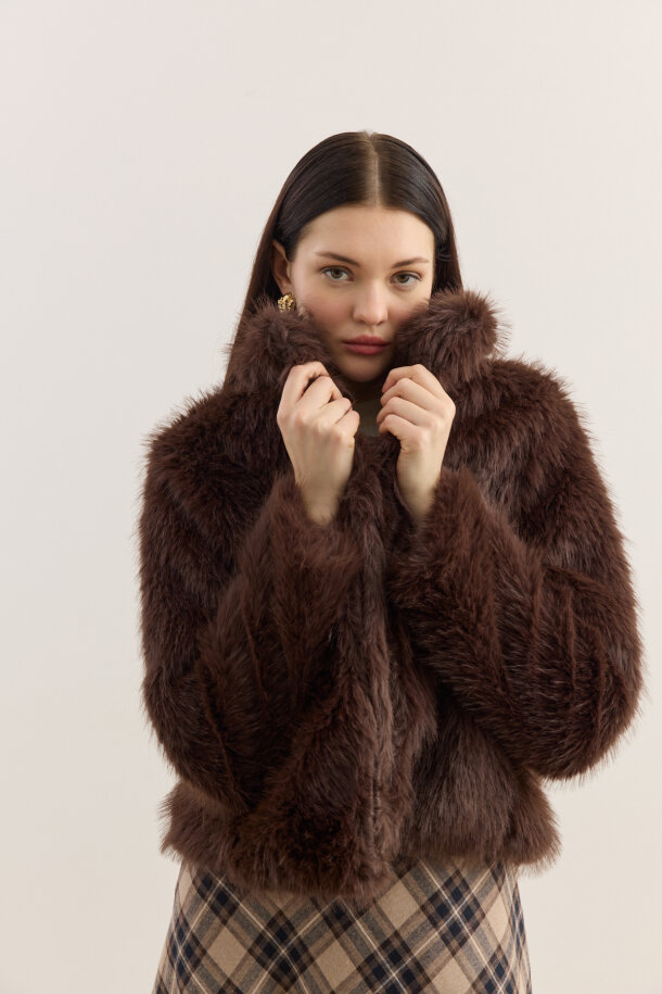 Dik Yakalı Premium Kürk Acı Kahve - EMNORA