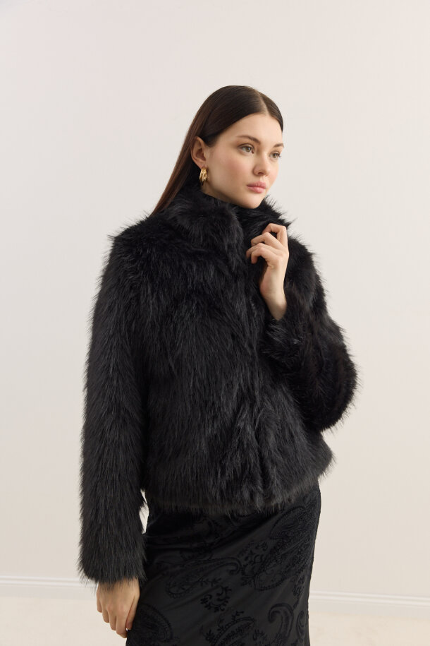 Dik Yakalı Premium Kürk Siyah - EMNORA