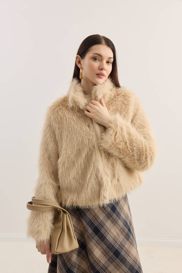 Dik Yakalı Premium Kürk Taş - EMNORA