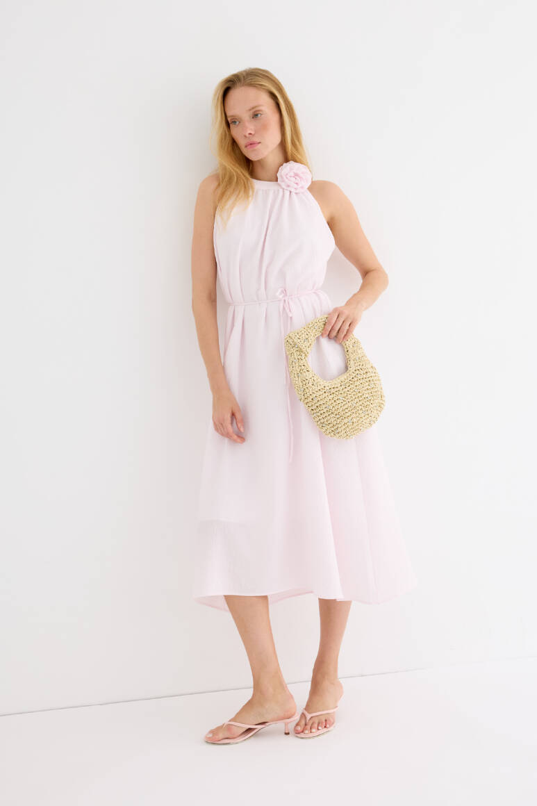 Gül Broşlu Bürümcük Elbise Soft Pembe - EMNORA