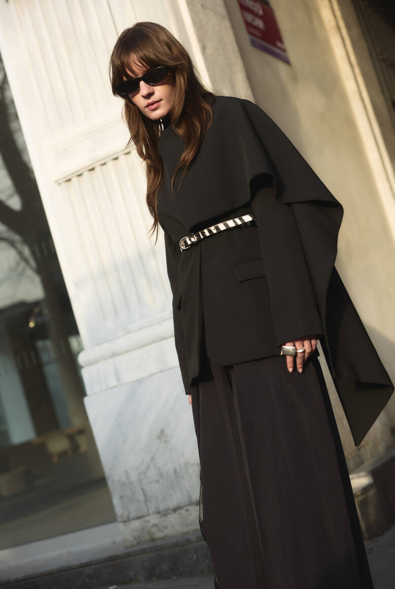 Pelerin Detaylı Blazer Ceket Siyah - 2