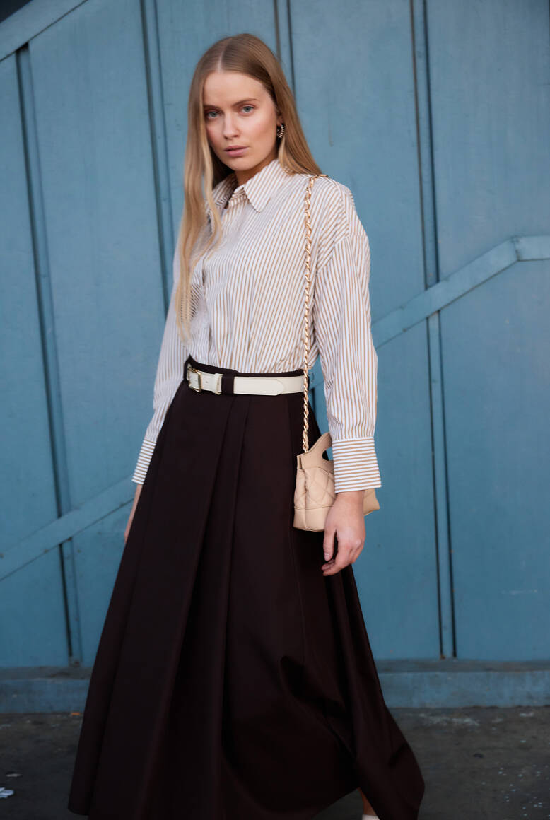 V Yaka Çizgili Gömlek Bej - 1