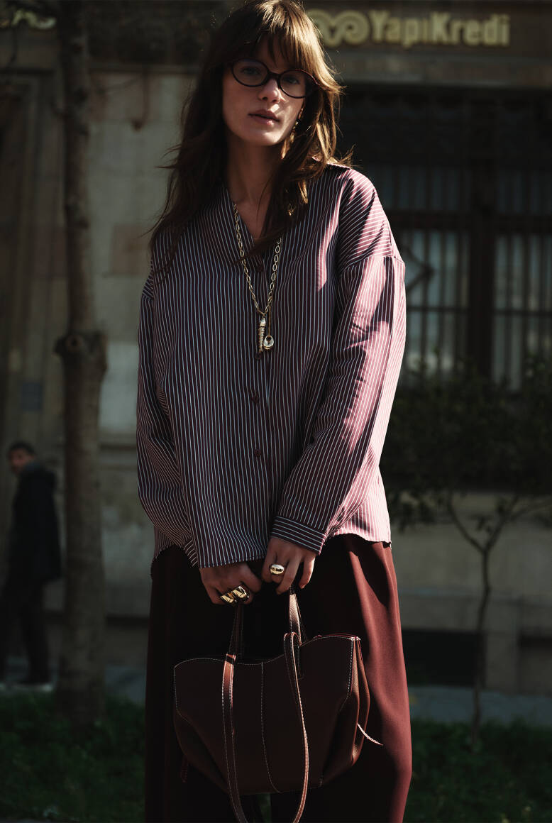 V Yaka Çizgili Gömlek Burgonya - 1