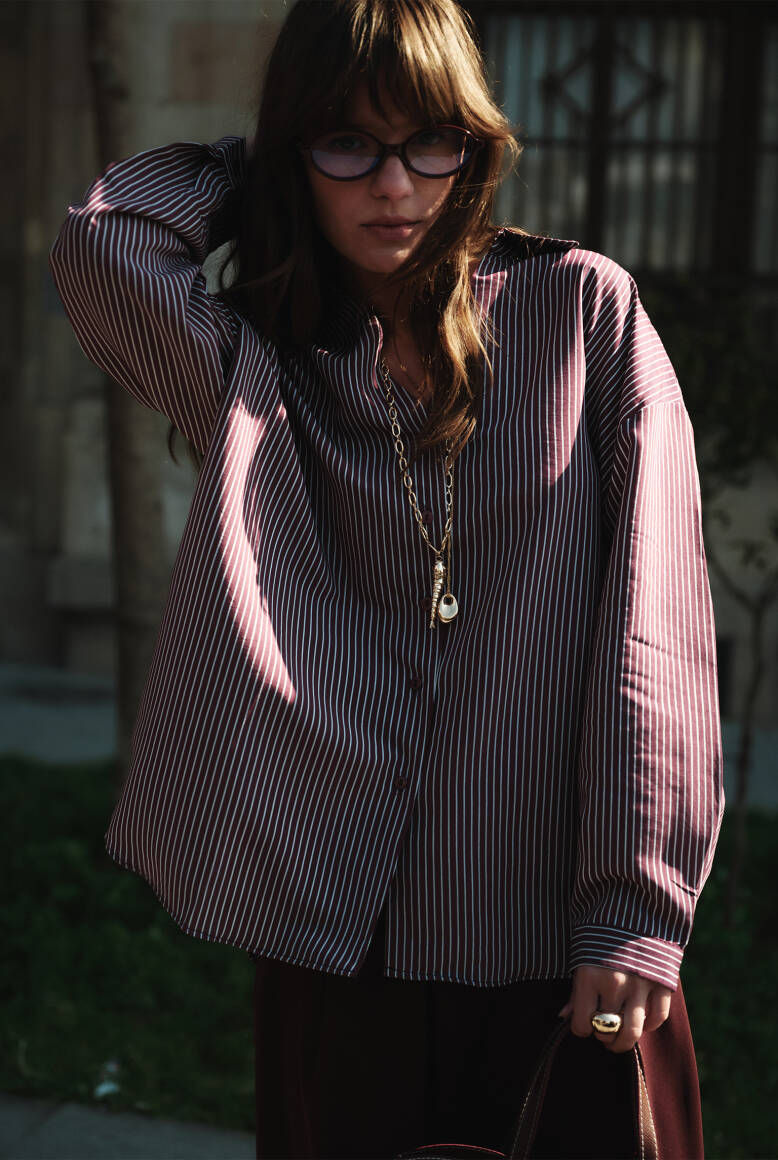 V Yaka Çizgili Gömlek Burgonya - 2