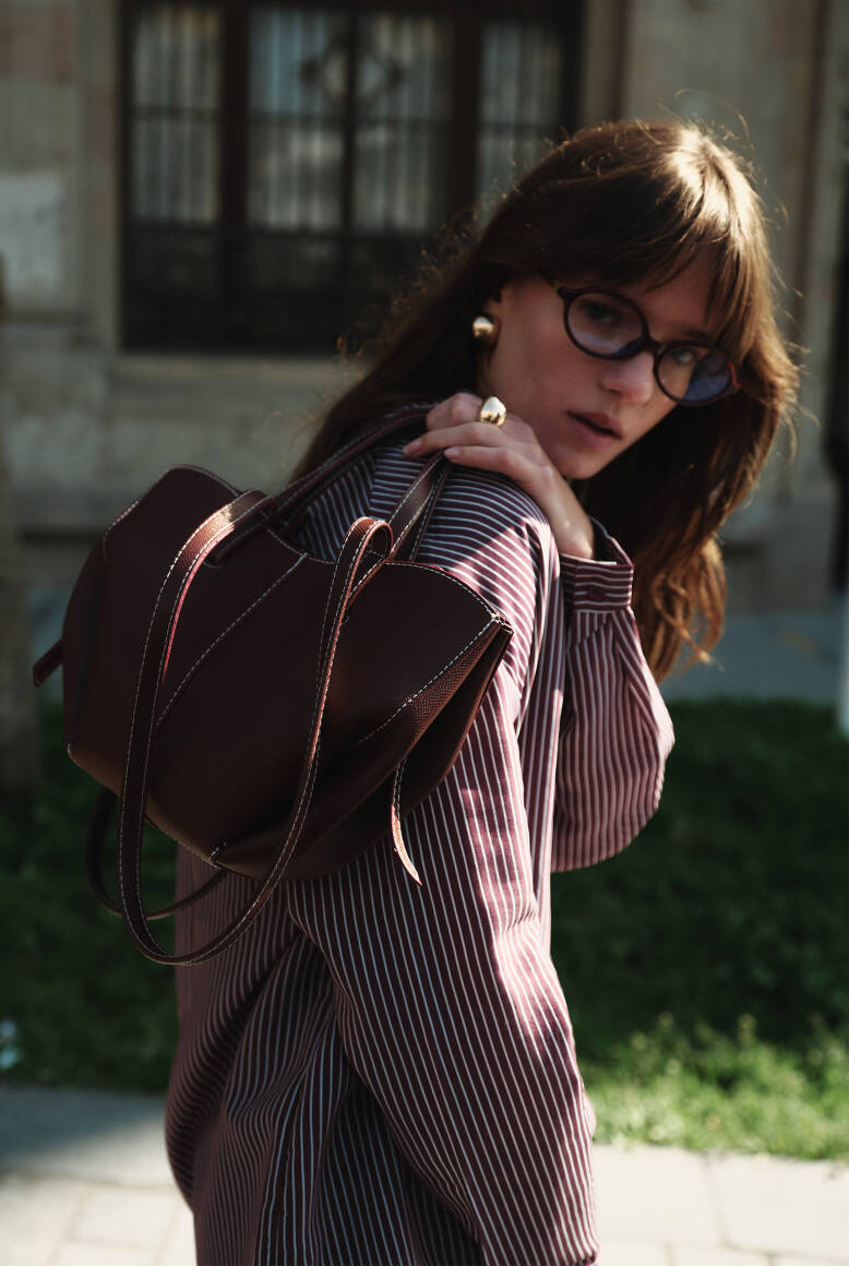 V Yaka Çizgili Gömlek Burgonya - 4